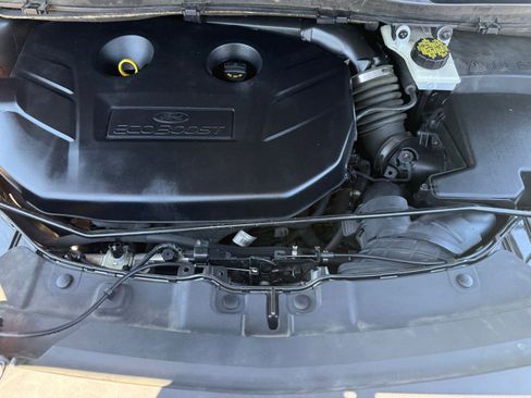 Used 2017 Ford Escape SE w/ Equipment Group 201A AWD/4WD image 32