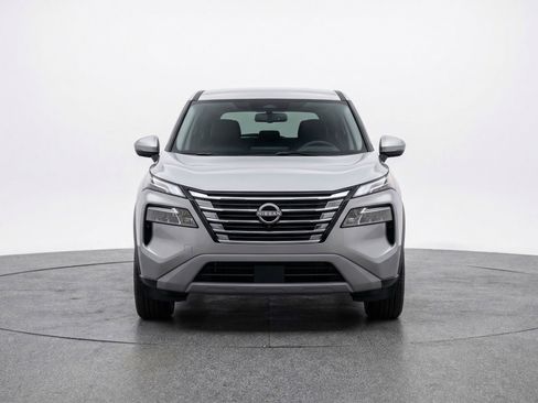 Used 2025 Nissan Rogue SV AWD/4WD image 2