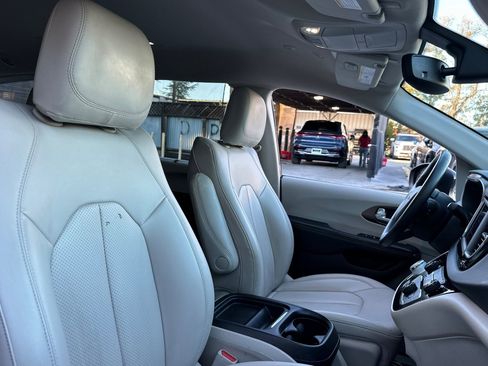 Used 2021 Chrysler Voyager Lxi image 30