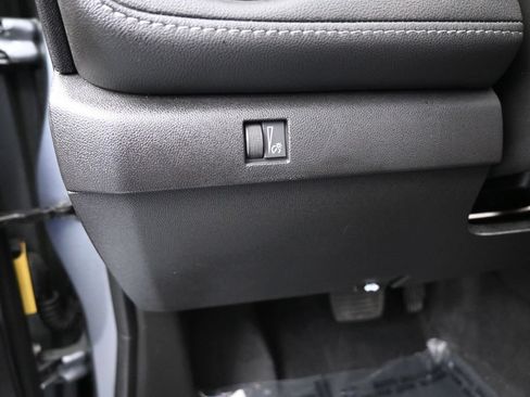 Used 2025 Chevrolet Colorado LT RWD image 12
