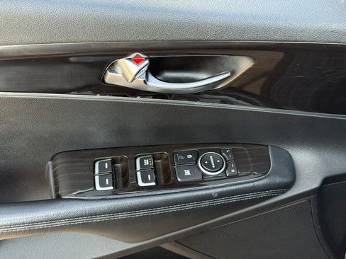 Used 2019 Kia Sorento L FWD image 17