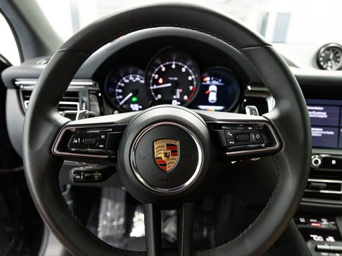 Used 2025 Porsche Macan AWD/4WD image 28