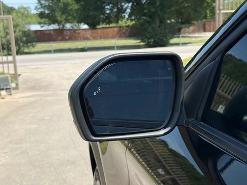 Used 2021 Ford Explorer XLT w/ Equipment Group 202A RWD image 13