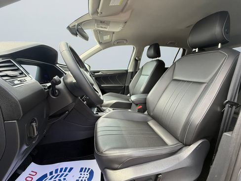 Used 2023 Volkswagen Tiguan SE FWD image 9