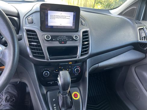 Used 2020 Ford Transit Connect XL FWD image 18