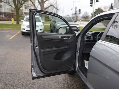 Used 2025 Volkswagen Atlas Cross Sport SE image 25