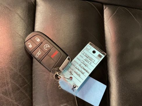 Used 2017 Jeep Grand Cherokee Limited AWD/4WD image 40