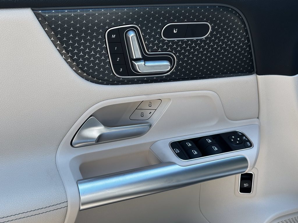 Certified 2025 Mercedes-Benz GLA 250 4MATIC image 12