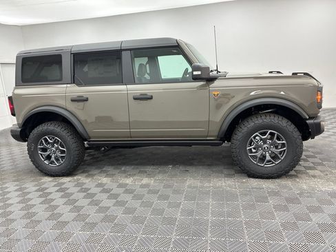 New 2025 Ford Bronco Badlands image 5