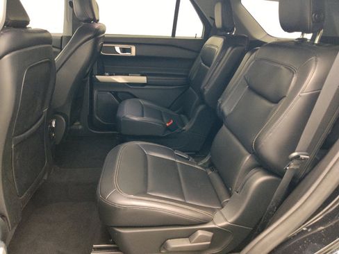 Used 2020 Ford Explorer XLT w/ Equipment Group 202A RWD image 18