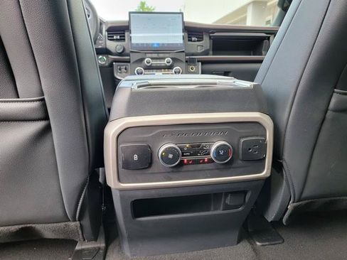 Used 2024 Ford Expedition Limited AWD/4WD image 30