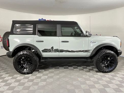 Used 2023 Ford Bronco Badlands w/ Sasquatch Package AWD/4WD image 2
