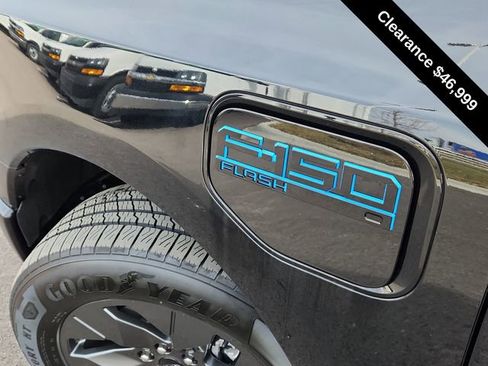 Used 2025 Ford F150 Lightning Flash image 13