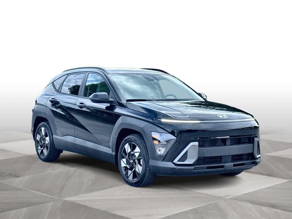 Used 2024 Hyundai Kona SEL FWD image 2