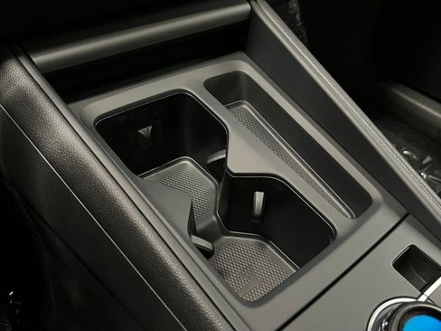 New 2025 Volkswagen Tiguan SE image 11