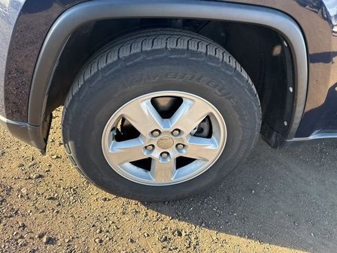 Used 2013 Jeep Grand Cherokee Laredo w/ Laredo E Group image 12