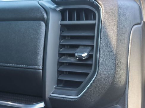 Used 2022 Chevrolet Silverado 1500 LT image 35