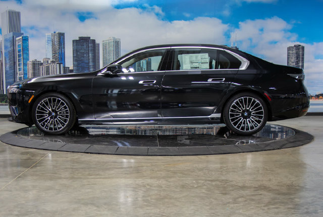 Used 2027 BMW 740i xDrive w/ Premium Package AWD/4WD image 4