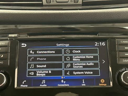 Used 2018 Nissan Rogue SV AWD/4WD image 12