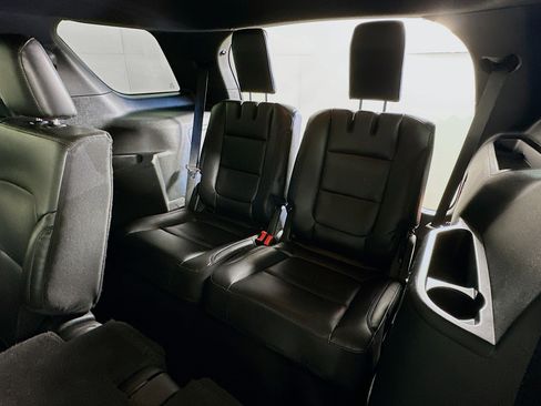 Used 2019 Ford Explorer XLT w/ Equipment Group 202A image 29