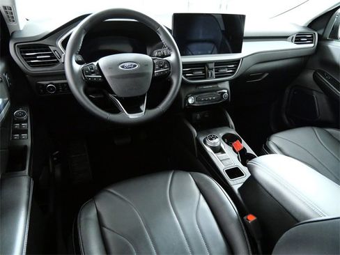 Used 2025 Ford Escape Platinum w/ Premium Technology Package image 4