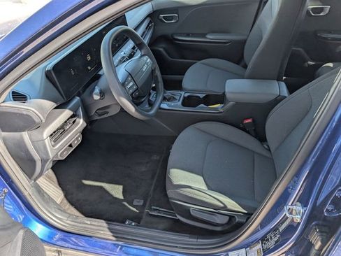 Used 2025 Kia K4 FWD image 2