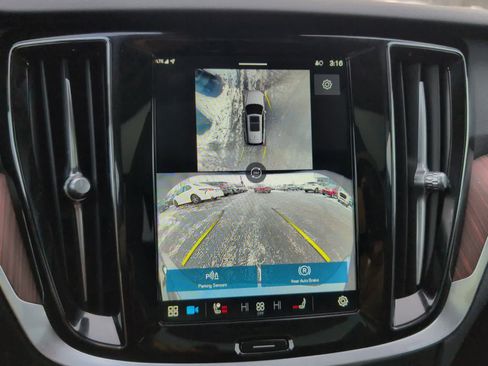 Used 2025 Volvo V60 B5 Cross Country Plus image 28