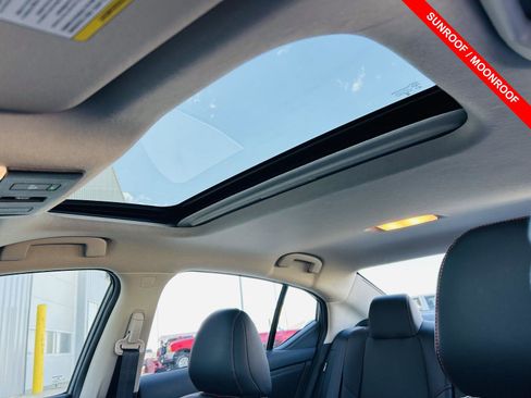 Used 2024 Nissan Sentra SR w/ SR Premium Package image 4