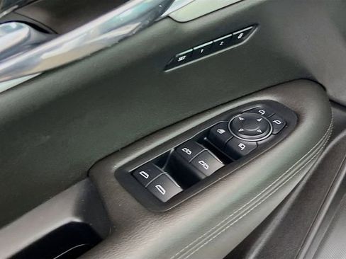 Used 2022 Cadillac XT6 Premium Luxury w/ Technology Package FWD image 18