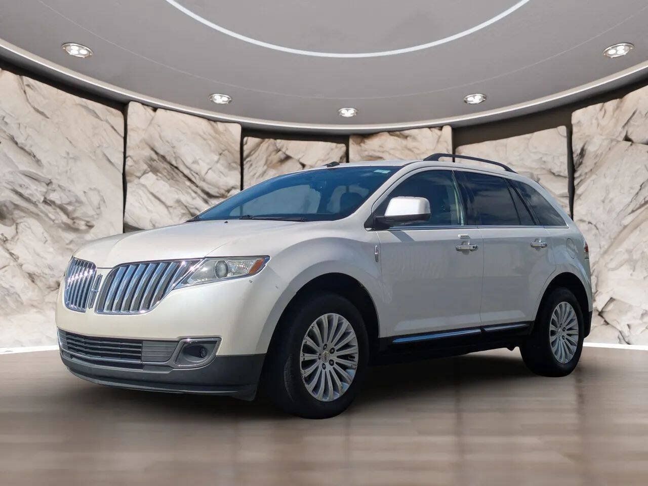 Used 2011 Lincoln MKX 2WD w/ Wood Pkg image 2
