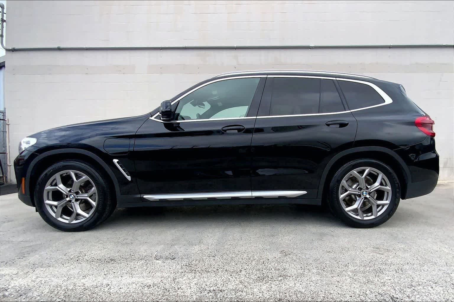 Used 2021 BMW X3 xDrive30e w/ Premium Package AWD/4WD image 3