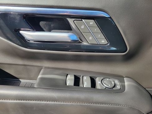 Used 2025 Chevrolet Tahoe Z71 image 17