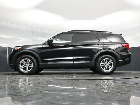 Used 2023 Ford Explorer XLT w/ Equipment Group 202A AWD/4WD image 61