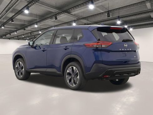 Used 2024 Nissan Rogue SV FWD image 3