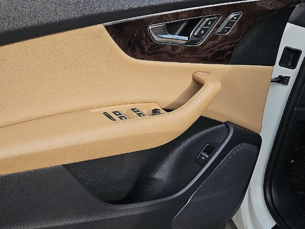 Used 2023 Audi Q8 Premium AWD/4WD image 22