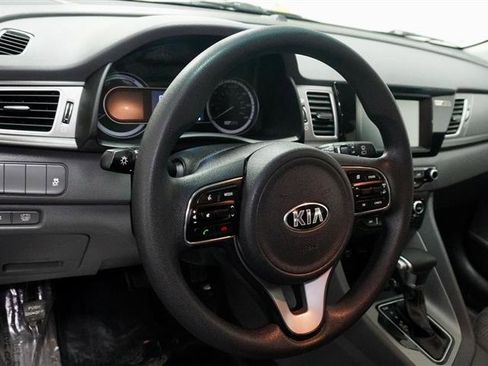Used 2017 Kia Niro LX image 11
