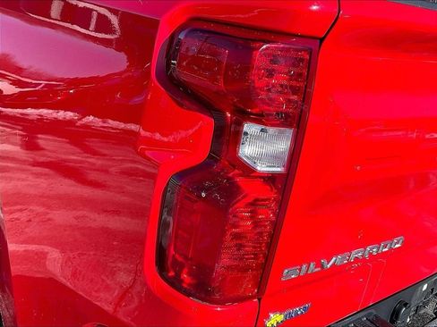 Used 2025 Chevrolet Silverado 1500 LT image 31