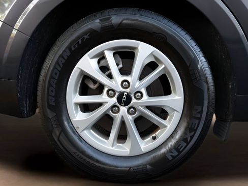 Used 2024 Kia Carnival LX FWD image 34