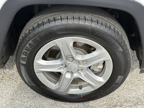 Used 2024 Jeep Compass Latitude AWD/4WD image 10