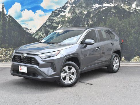 Used 2022 Toyota RAV4 XLE w/ Convenience Package FWD image 6