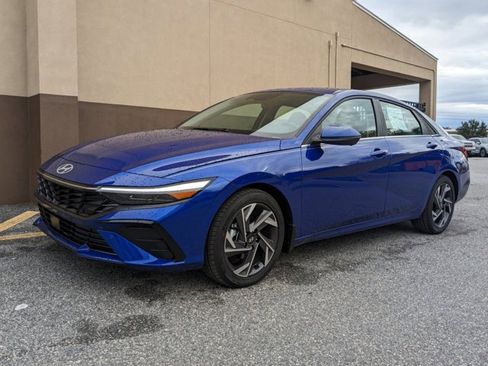 New 2025 Hyundai Elantra Limited image 10