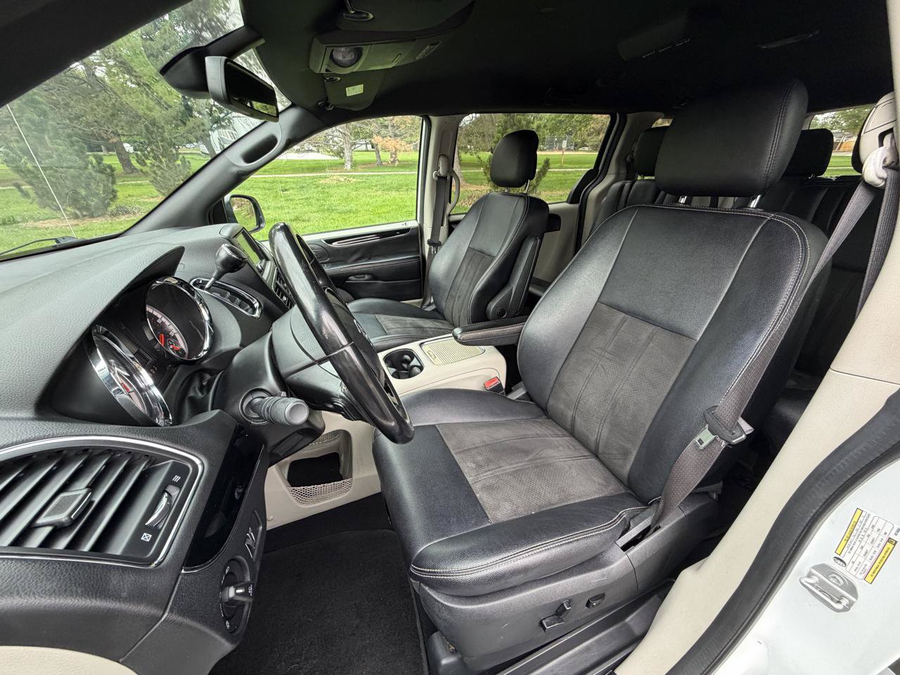 Used 2019 Dodge Grand Caravan SXT FWD image 12