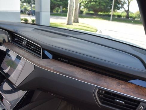 Used 2019 Audi e-tron Prestige w/ Prestige Package AWD/4WD image 52