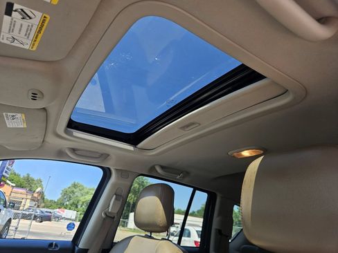 Used 2014 Jeep Compass Latitude w/ Sun/Sound Group FWD image 16