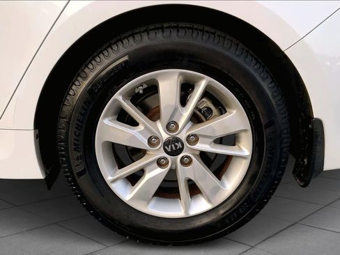 Used 2016 Kia Optima LX image 10