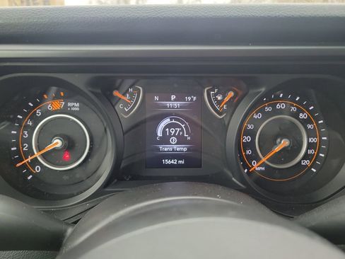 Used 2024 Jeep Wrangler Sport image 23