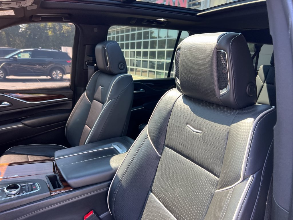 Used 2022 Cadillac Escalade ESV Premium Luxury RWD image 10