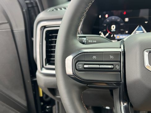 Used 2025 GMC Canyon AT4 w/ Nightfall Edition AWD/4WD image 33