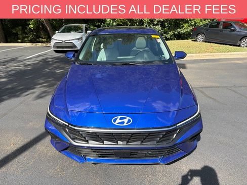 Used 2025 Hyundai Elantra Limited FWD image 2