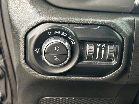 Used 2021 Jeep Gladiator Overland image 32